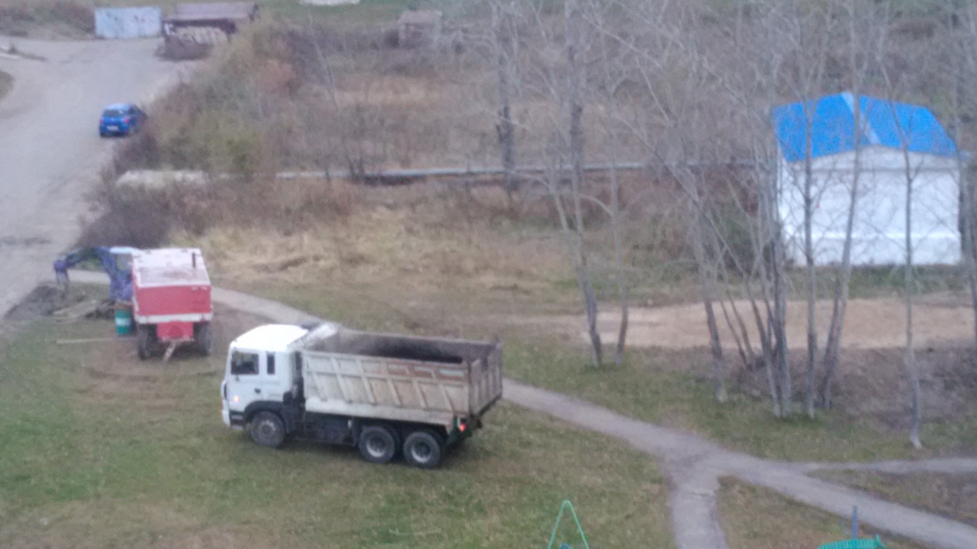 Наш Комсомольск - ОЖКХ (Повреждение газонов и пешеходных дорожек)