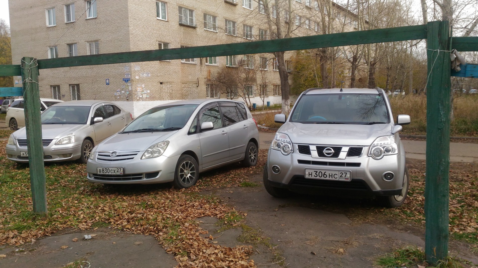 Наш Комсомольск - Парковка на зелёной зоне